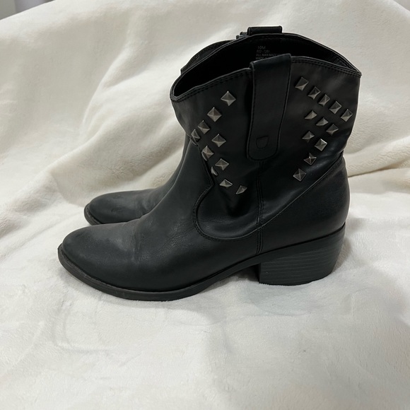 Arizona Black Studded Booties Size 10 - Picture 5 of 6